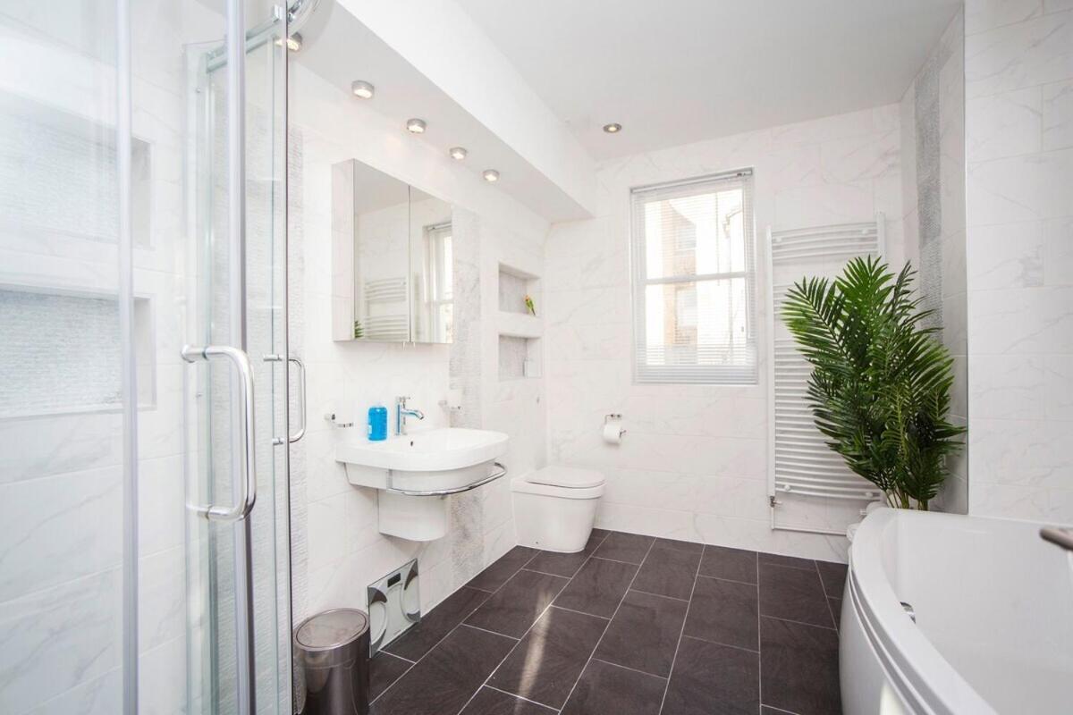 ※ Spacious Georgian Coach House & With Parking Bath Ngoại thất bức ảnh